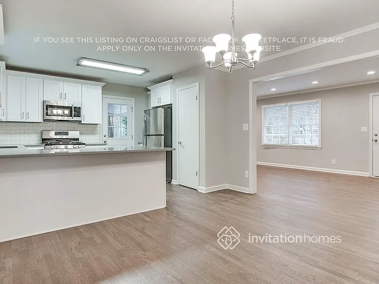391 Derbyshire Dr — Photo 8