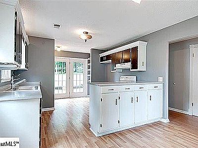 2nd image of 504 Tebblewood Dr