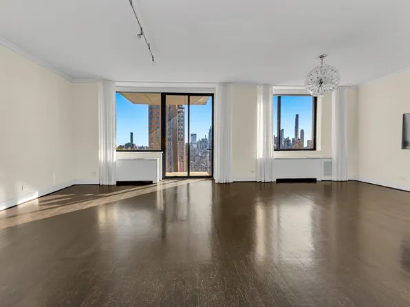 171 East 84th Street image 1 of 12