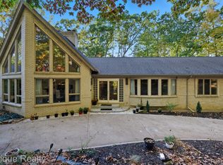 2670 Spring Grove Dr, Brighton, MI 48114