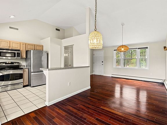 4th image of 126 Sandy Pond Rd