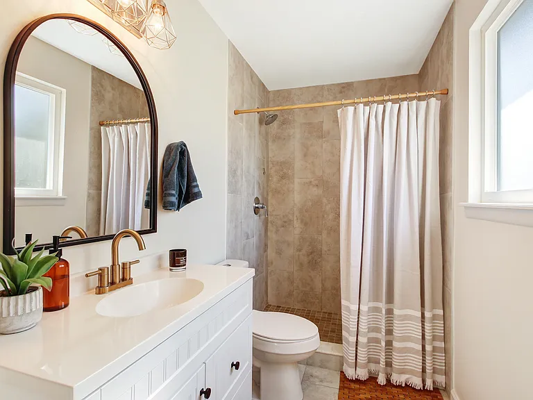 660 Aquatic Dr — Photo 7