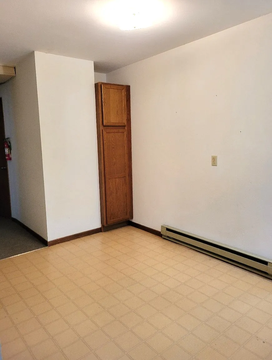 20 Brown Blvd - 2 — Photo 2