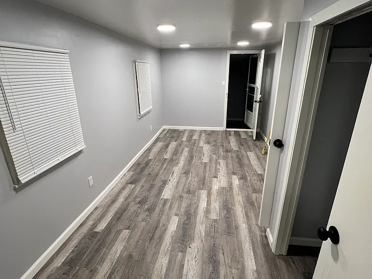 48 E Tolna Rd — Photo 5