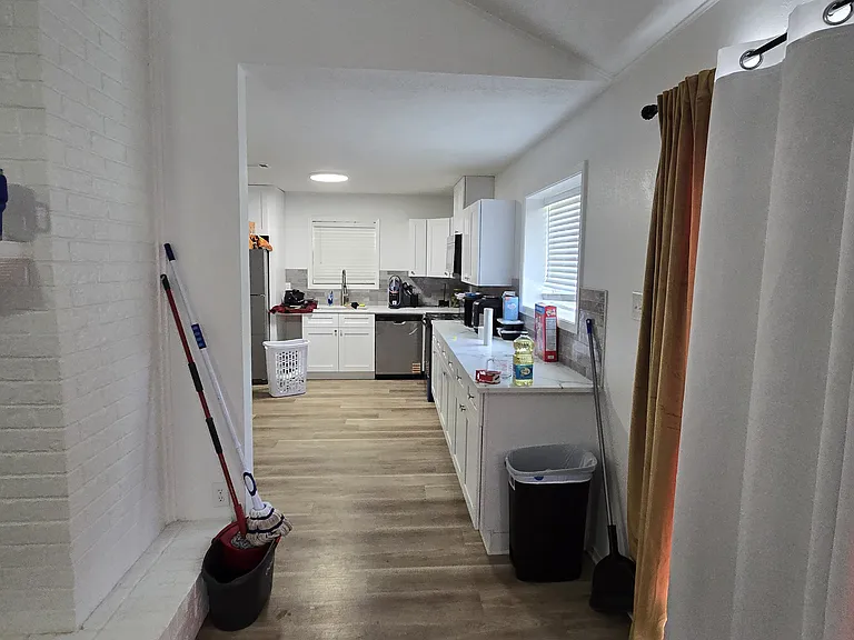 1200 Hardwood Ln — Photo 5