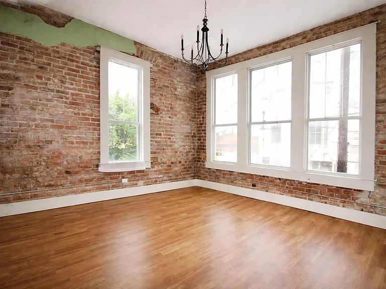 211 E Milam St #A — Photo 2
