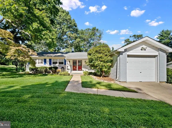2215 Regal Dr, Wilmington, DE 19810