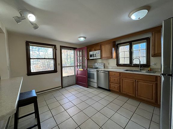 3rd image of 46 Captain Walsh Drive