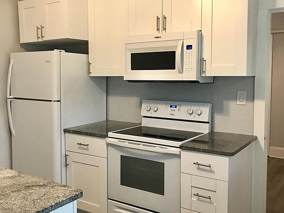 3rd image of 117 E Lambright St
