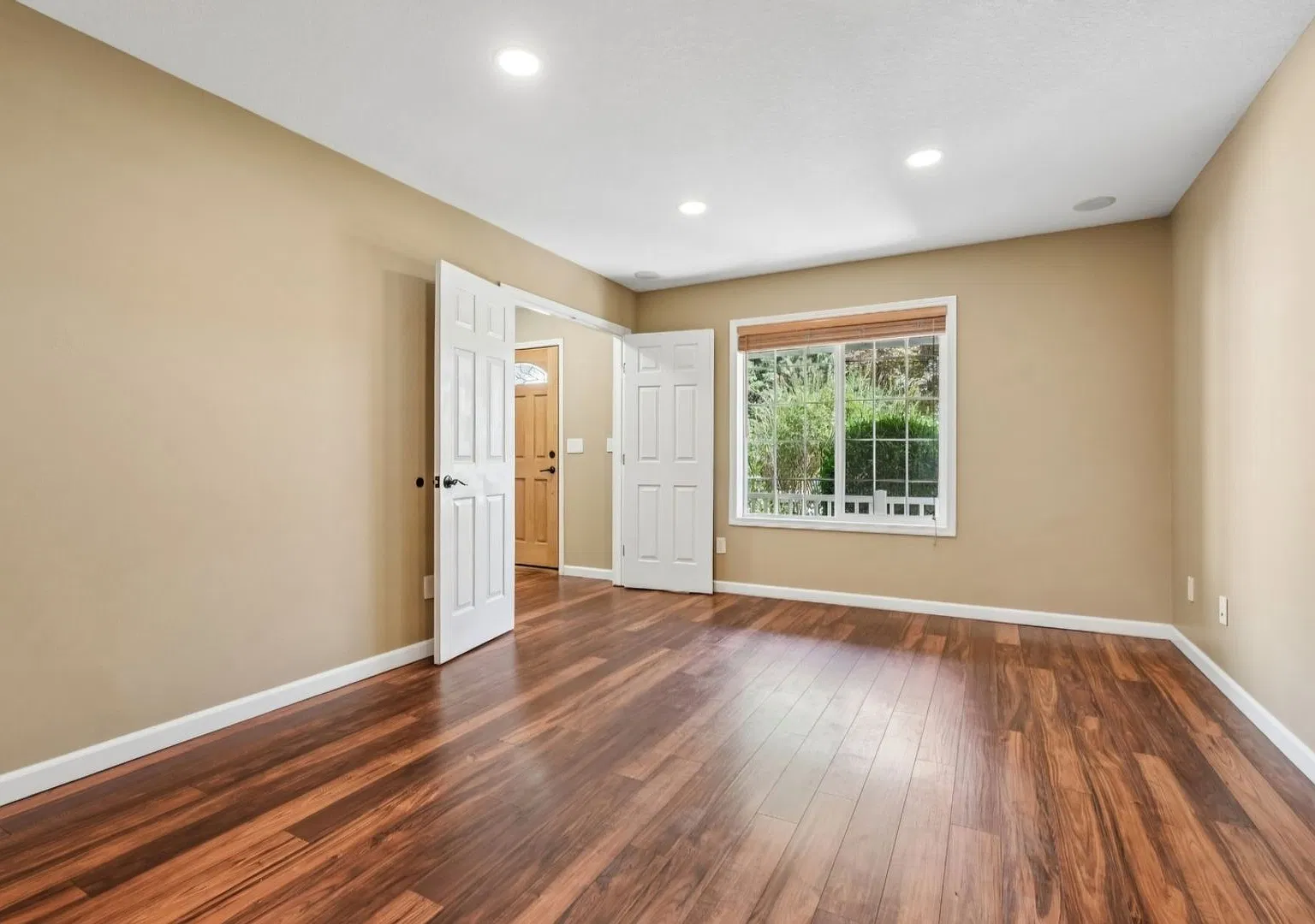 Charming 4BR House in Fishers Landing — Photo 3