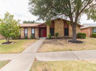 1910 White Rose Ln, Carrollton, TX 75007
