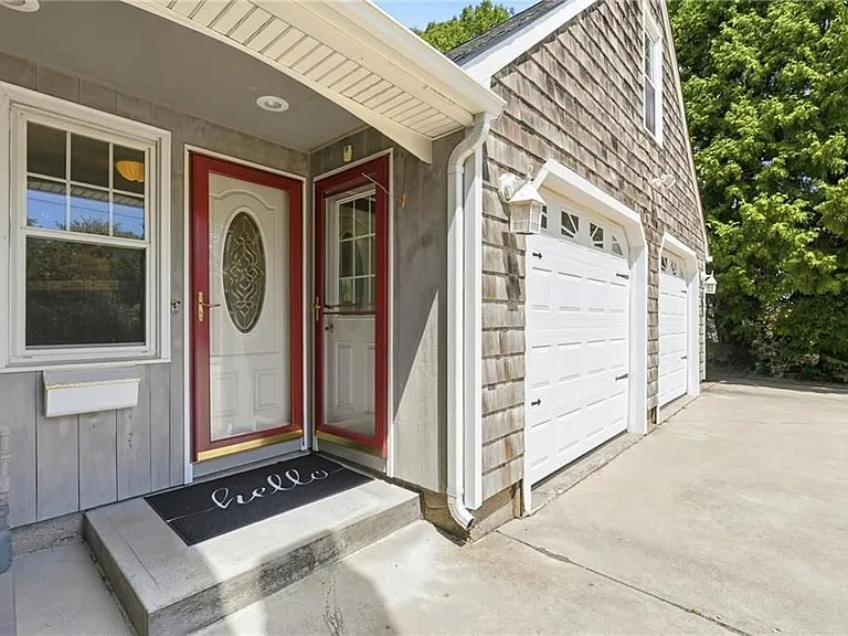 6 Lakewood Dr — Photo 3