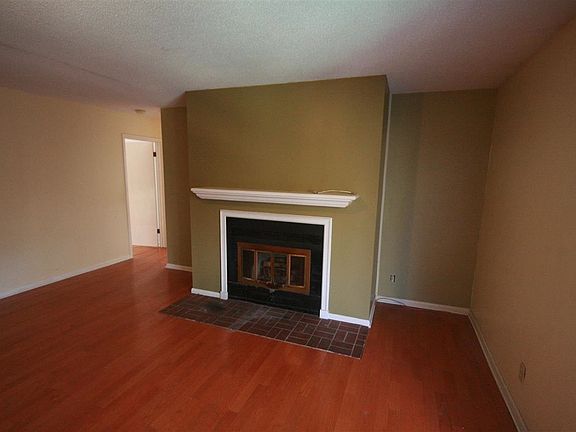 4th image of 2822 Vann Cir