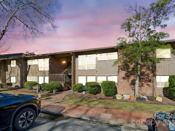 1506 Oak Tree Dr, Chapel Hill, NC 27517