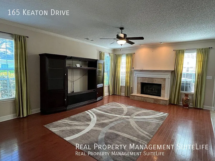 Immaculate 4 Bedroom/4 Bath Home-Central Fayetteville — Photo 3