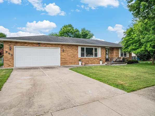 953 Seneca Dr, Crown Point, IN 46307