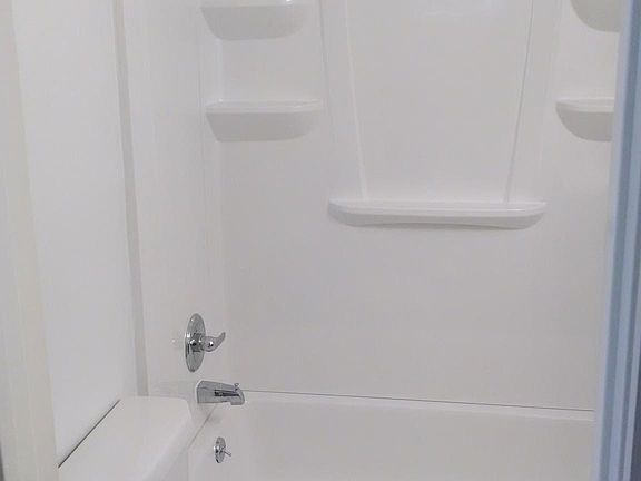 3rd image of 615 5th Ave SE APT 4