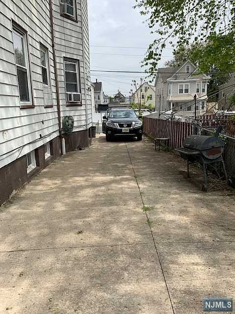 2nd image of 394-396 E 19th St