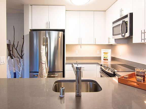 4th image of 711 Bounty Dr #106