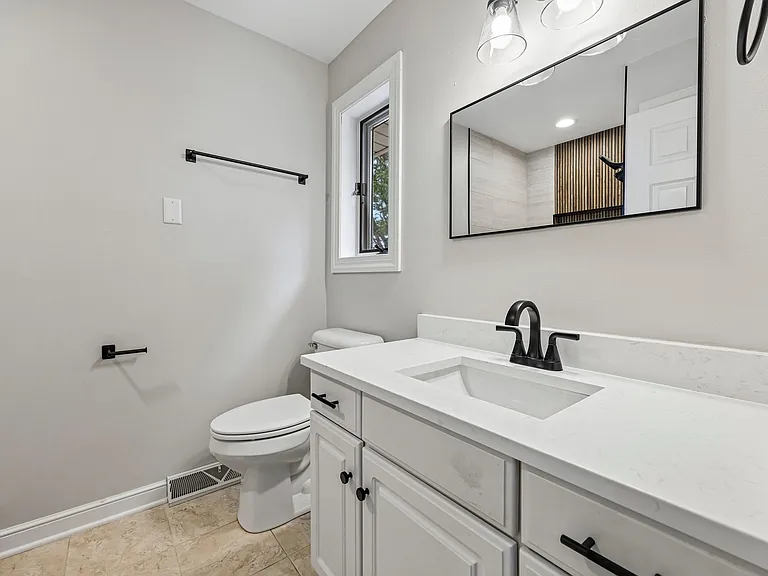 11108 W Forest Home Ave — Photo 18