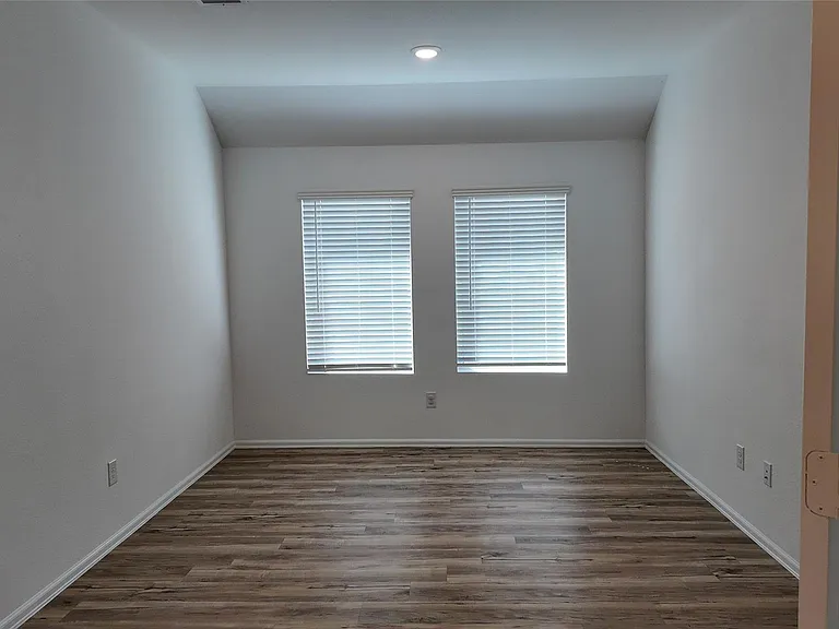 7518 Angels Landing Ln — Photo 11