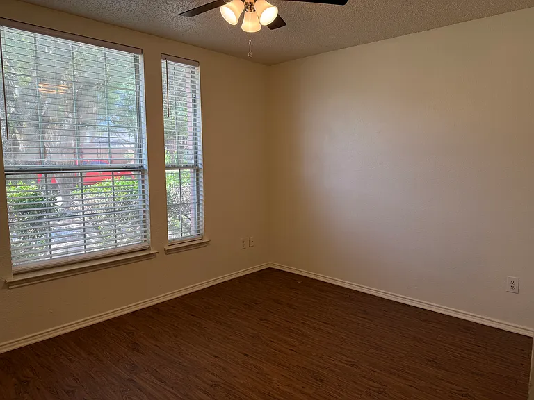 917 Dawson St — Photo 14