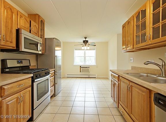 5th image of 100 N Lincoln Ln APT 2B