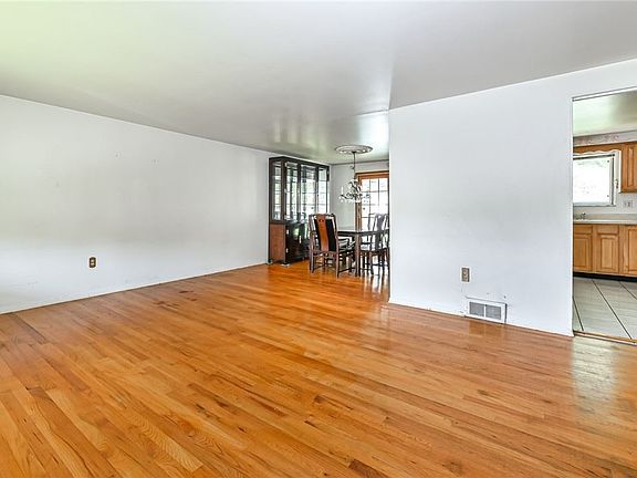 3rd image of 520 Wimer Cir