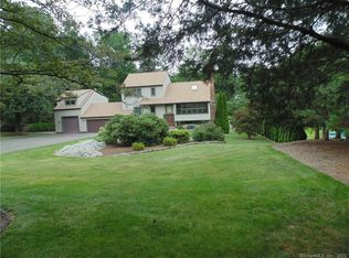 12 Hickory Hill Rd, Branford, CT 06405