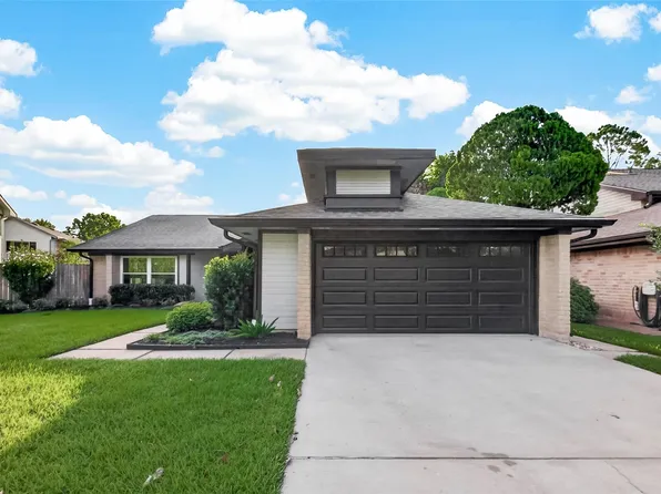2119 Braesmeadow Ln, Sugar Land, TX 77479