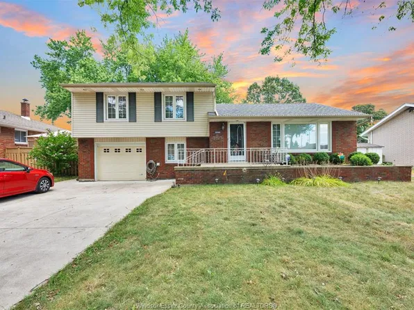 4340 Mount Royal Dr, Windsor, ON N9G 2C4