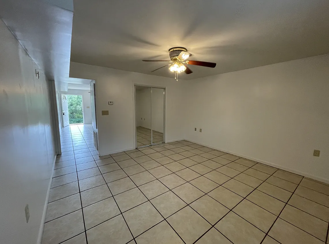 2 bed, $1,000 — Photo 2