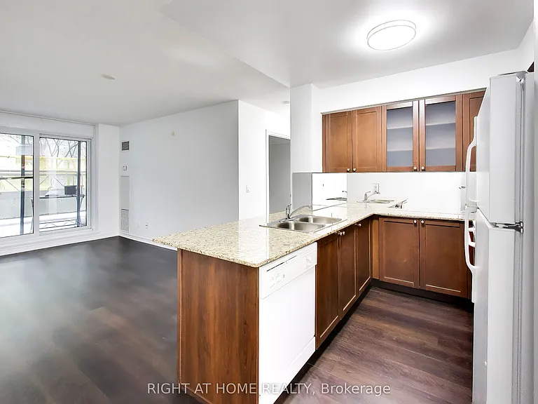 761 Bay St #313 — Photo 7