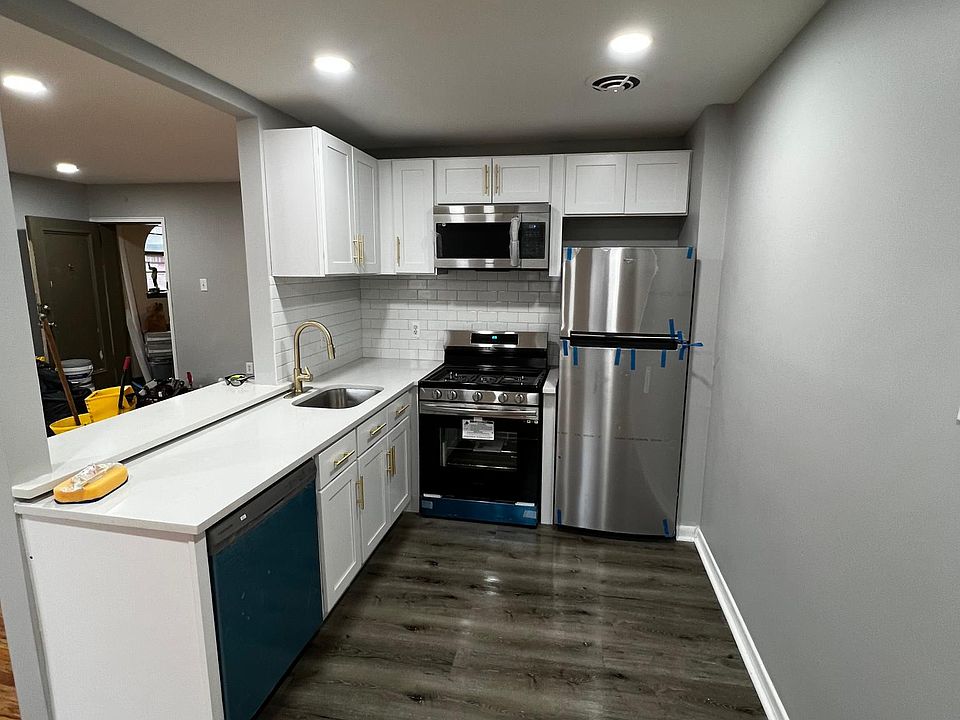 1st image of 3024 W Queen Ln APT A3c