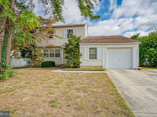 77 Deer Park Cir, Blackwood, NJ 08012