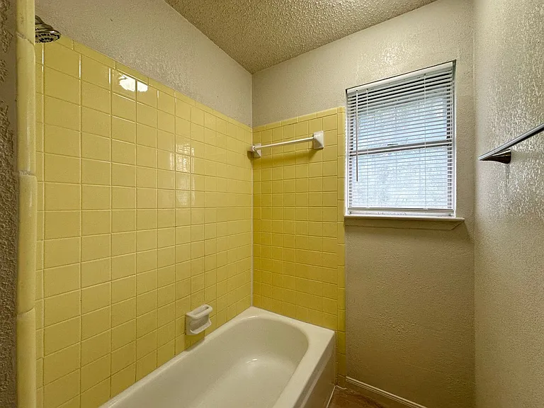 1300 Gowen Dr — Photo 24