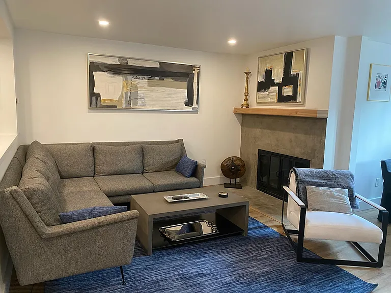 910 W Hallam St #1 — Photo 3