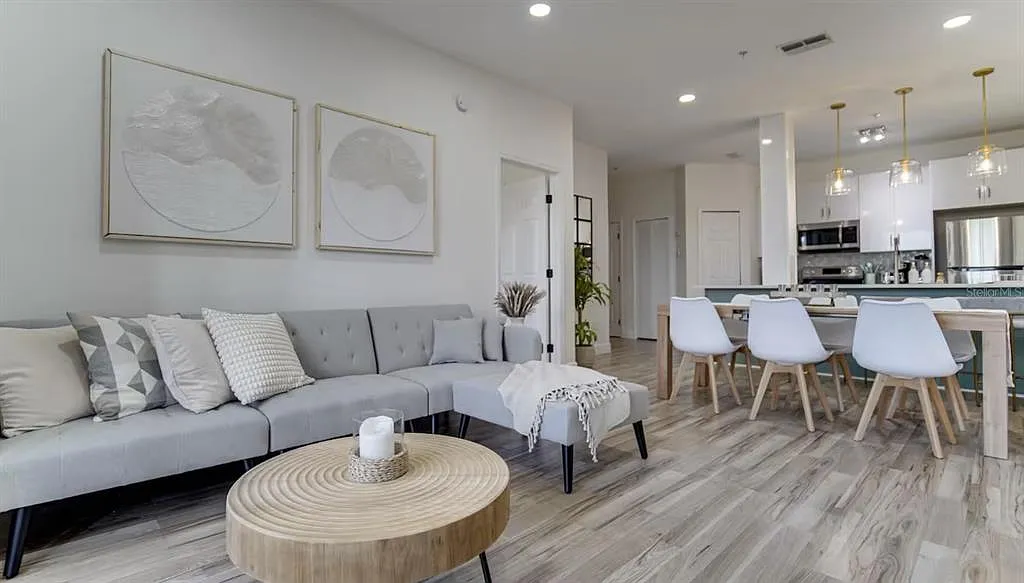 3 bed, 2.0 bath, 1268 sqft, $2,400 — Photo 3