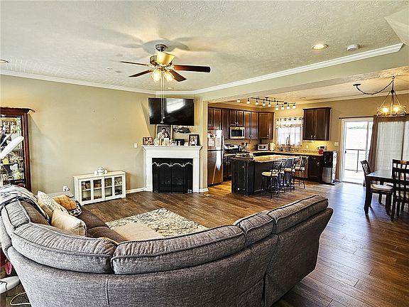 4th image of 115 Shaley Dr