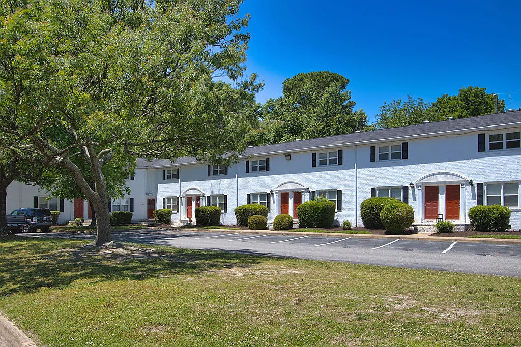 Colony Apartments — Photo 3