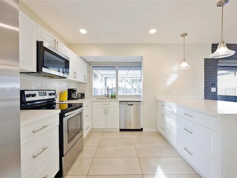 609 S Crescent Dr — Photo 10