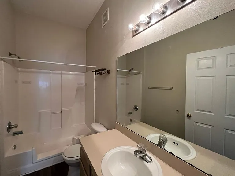5201 Playpen Dr #8-4 — Photo 8