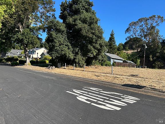 3rd image of 1451 Park Road
