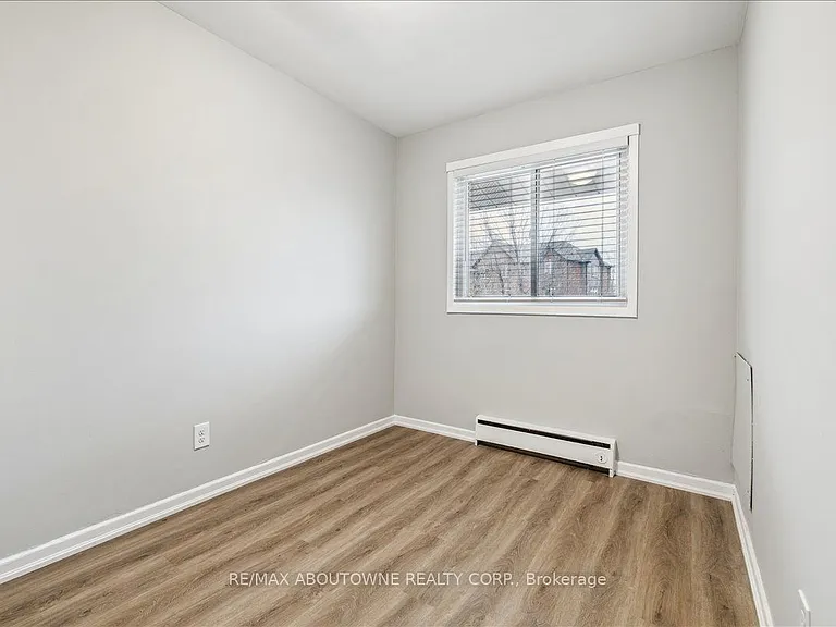 2350 Queensway Dr #3 — Photo 22