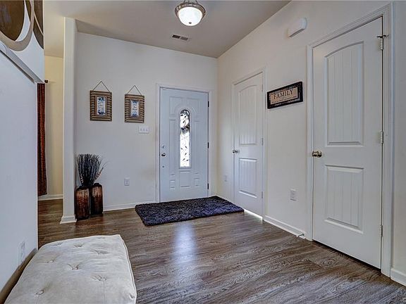5th image of 7044 Ravenscraig Cres