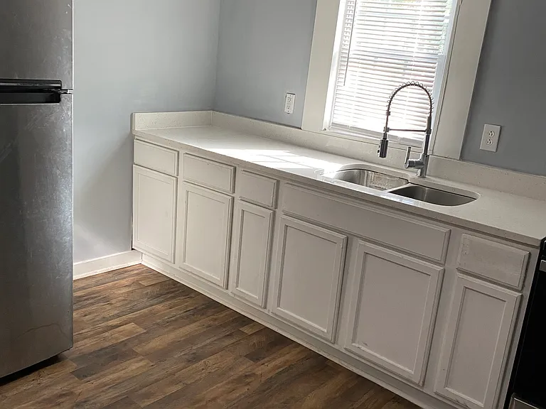 2433 Myers St — Photo 7
