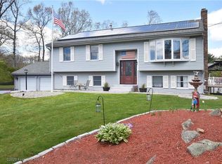 6 Young Ln, Johnston, RI 02919