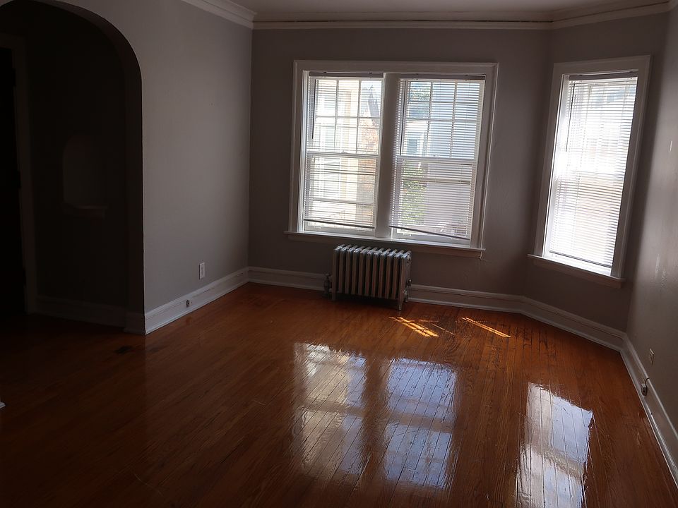 1st image of 1424 W Thome Ave #2C