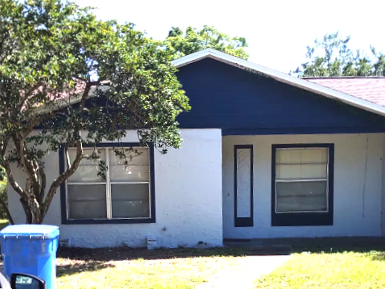 11515 Valencia Dr #B — Photo 2