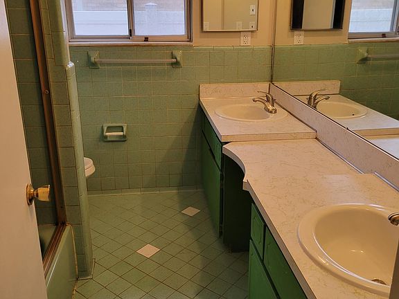 2nd image of 25785 Berkshire St